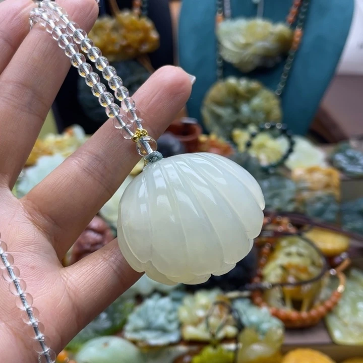 蛇纹石玉未镶嵌颈饰