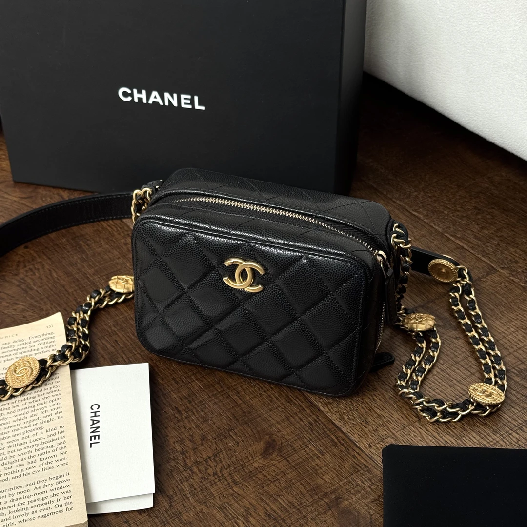 95新 Chanel/香奈儿 Azul-22A黑金荔枝皮金币宽肩带相机包/49722