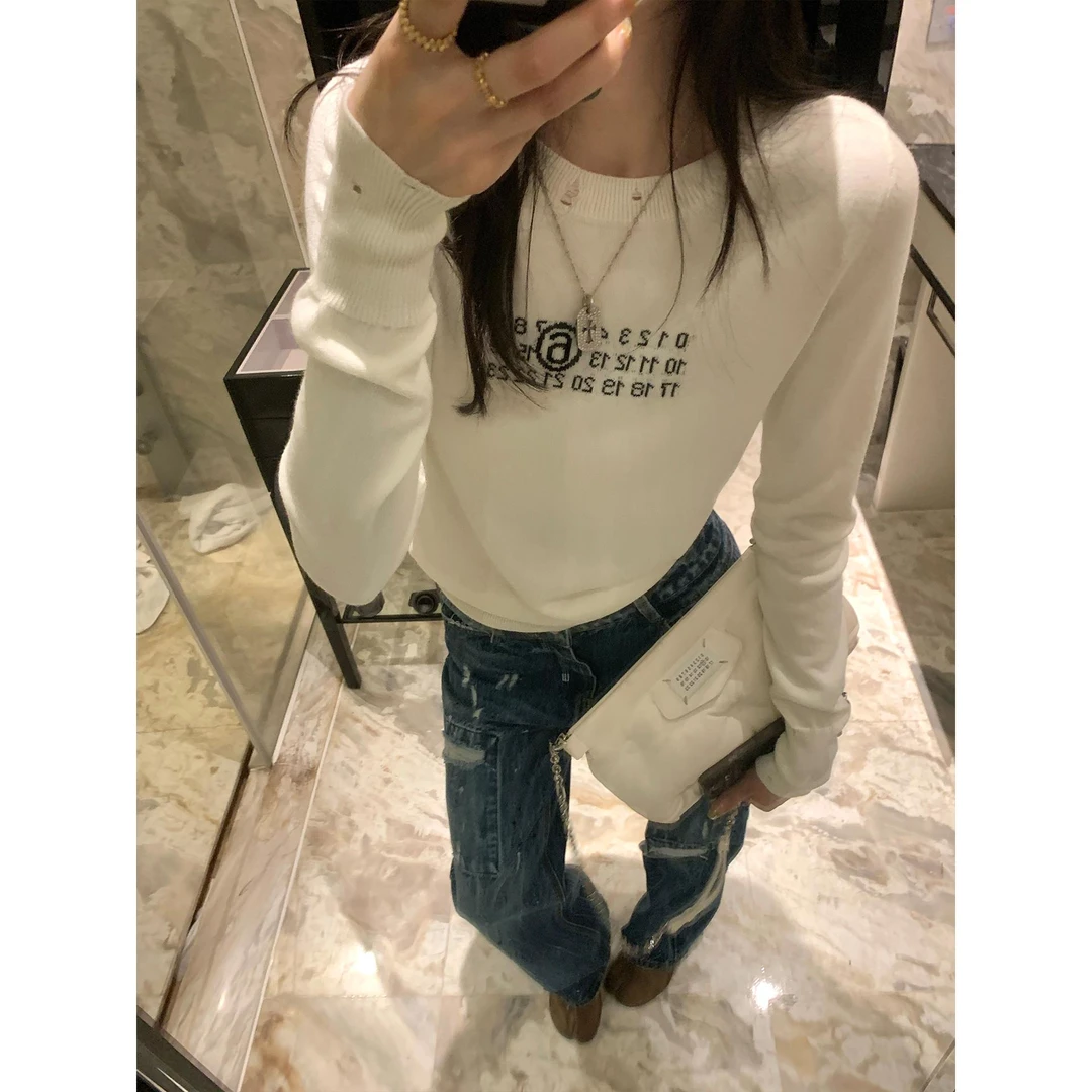 区区欧阳 字母提花针织衫女秋季内搭打底衫圆领宽松破洞长袖上衣