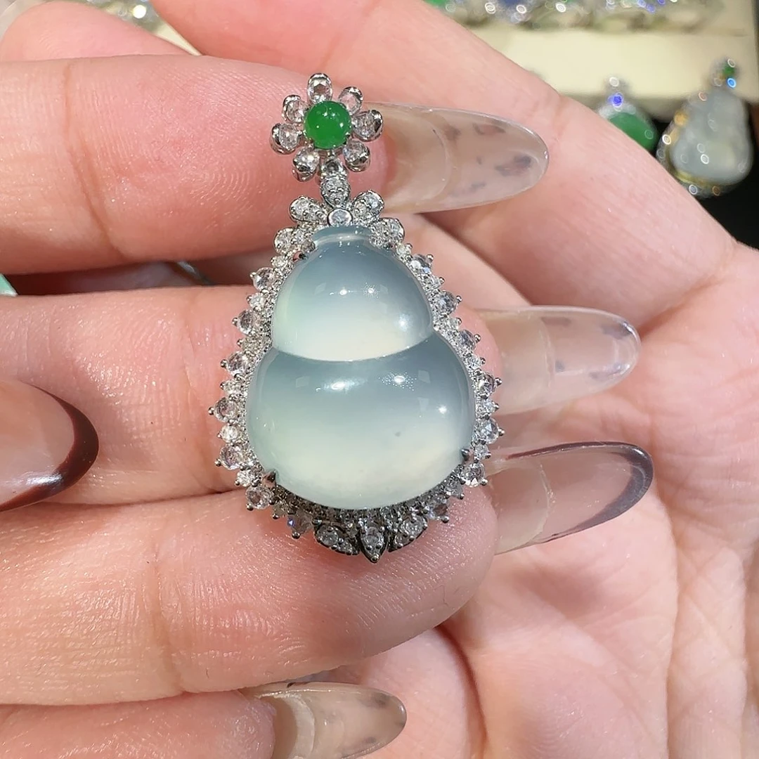 【闪购商品】颈饰18K金镶嵌翡翠