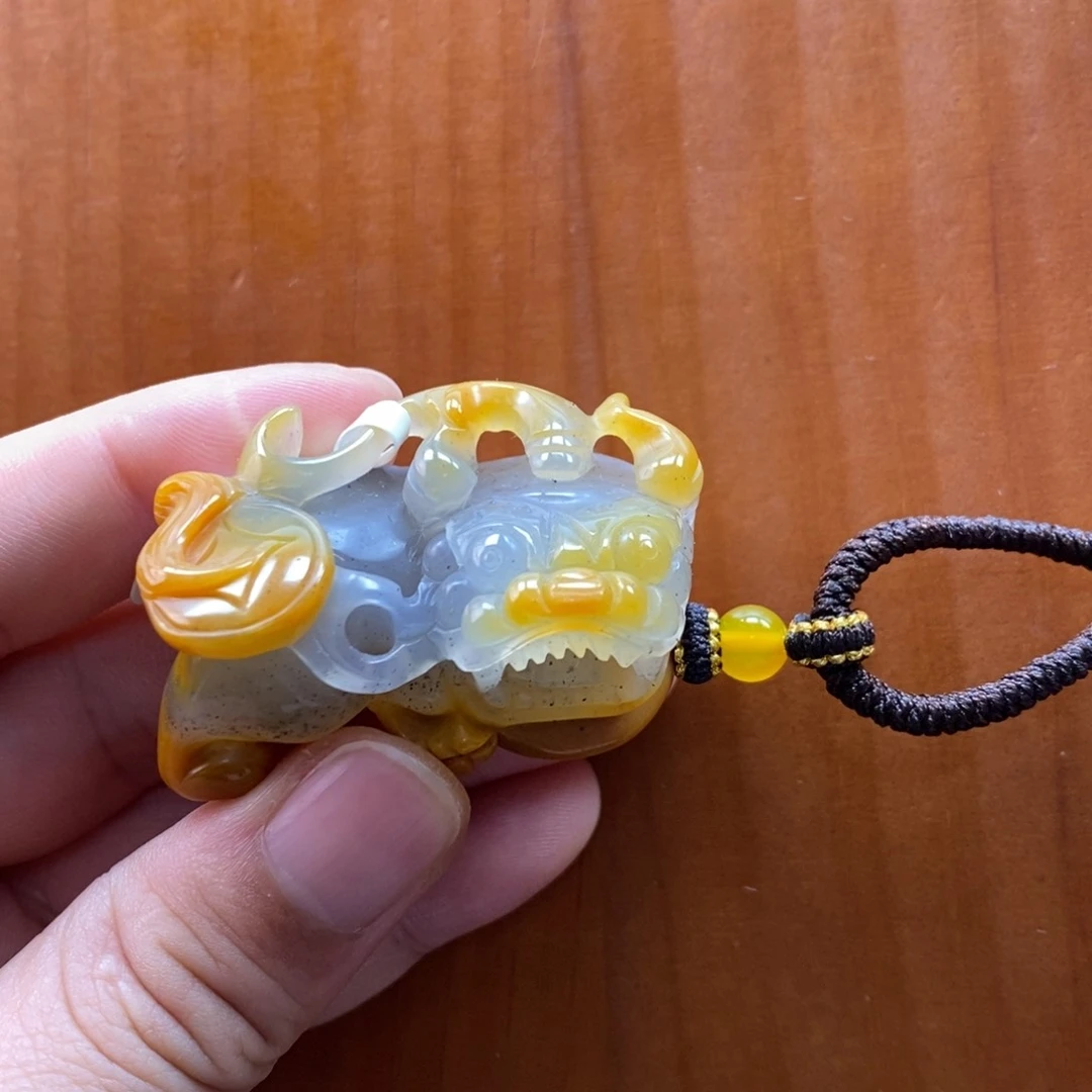 石英质玉（黄龙玉）未镶嵌颈饰