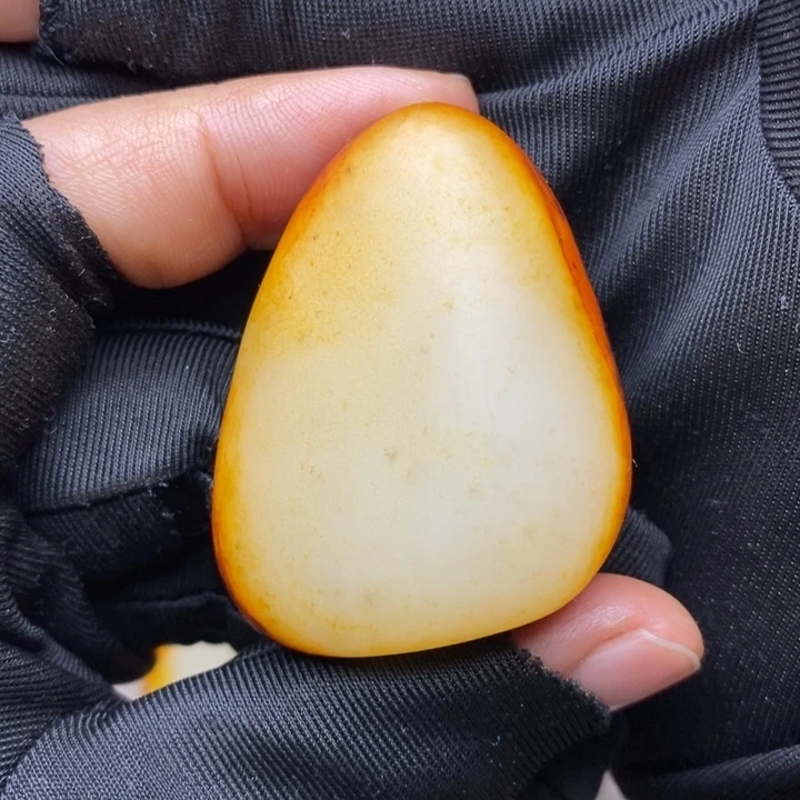 和田玉未镶嵌把件