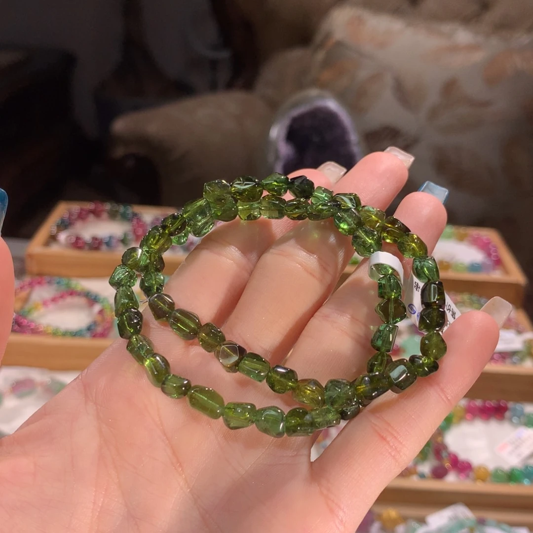 多样性发一件未镶嵌碧玺