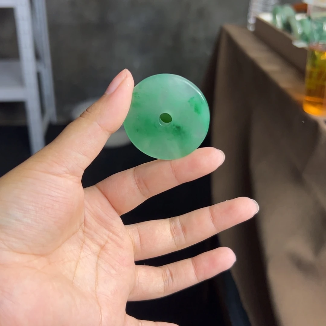 小***爱石英质玉未镶嵌颈饰
