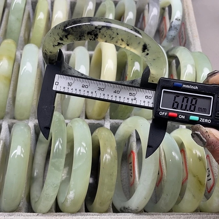 蛇纹石玉未镶嵌手镯171