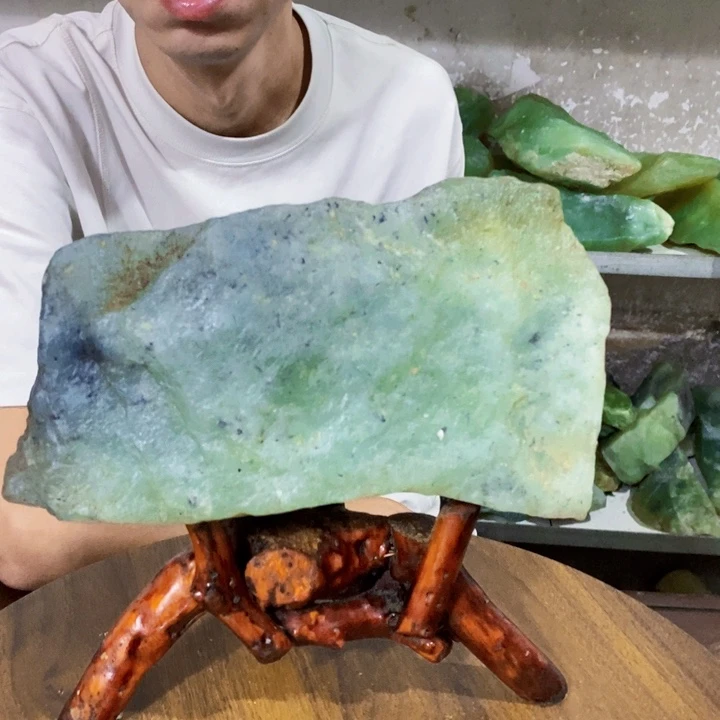 莫***戈蛇纹石玉未镶嵌原石
