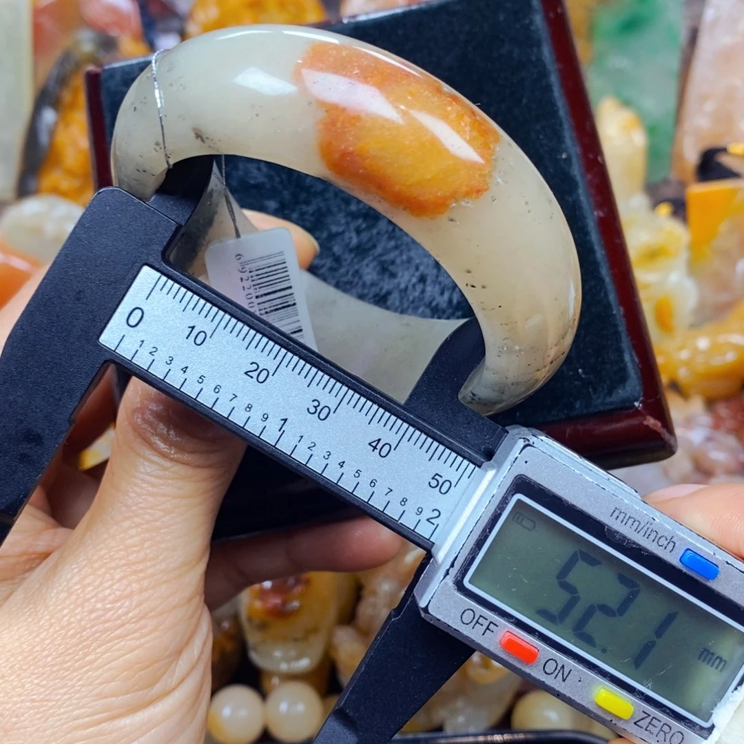 石英质玉（黄龙玉）未镶嵌颈饰