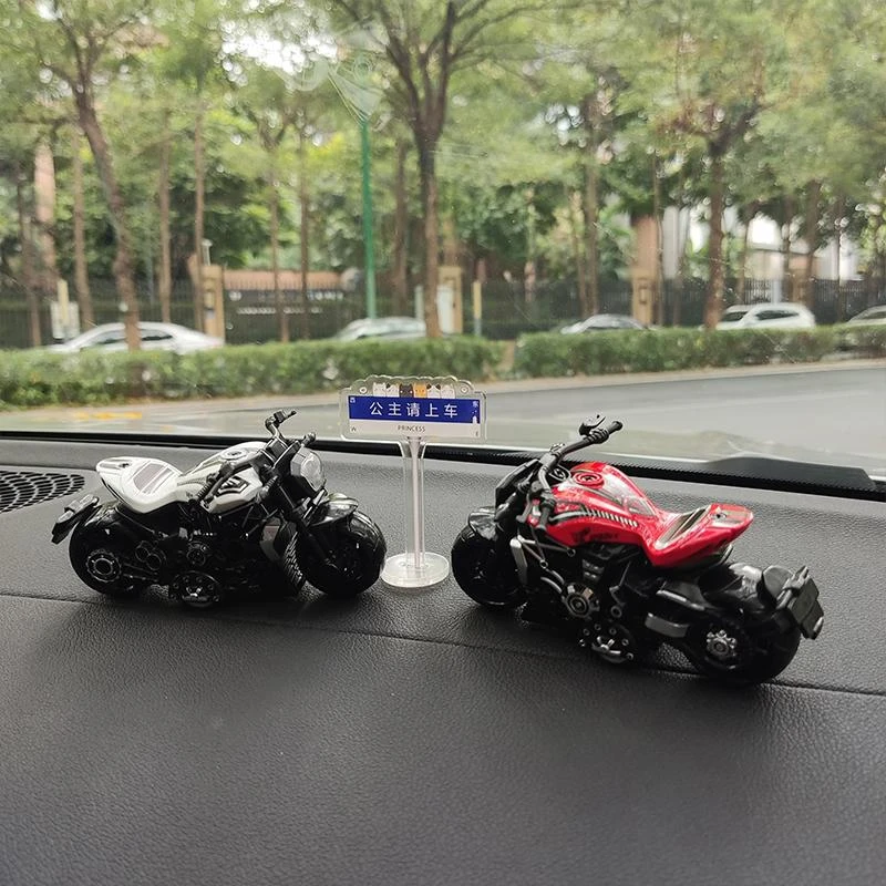 汽车摆件个性路牌机车摩托车炫酷饰品中控台桌面装饰创意车内摆件