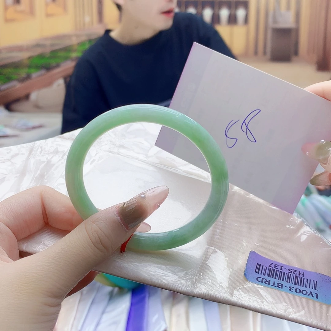 翡翠手镯未镶嵌bbjkkjjnnnnnnn