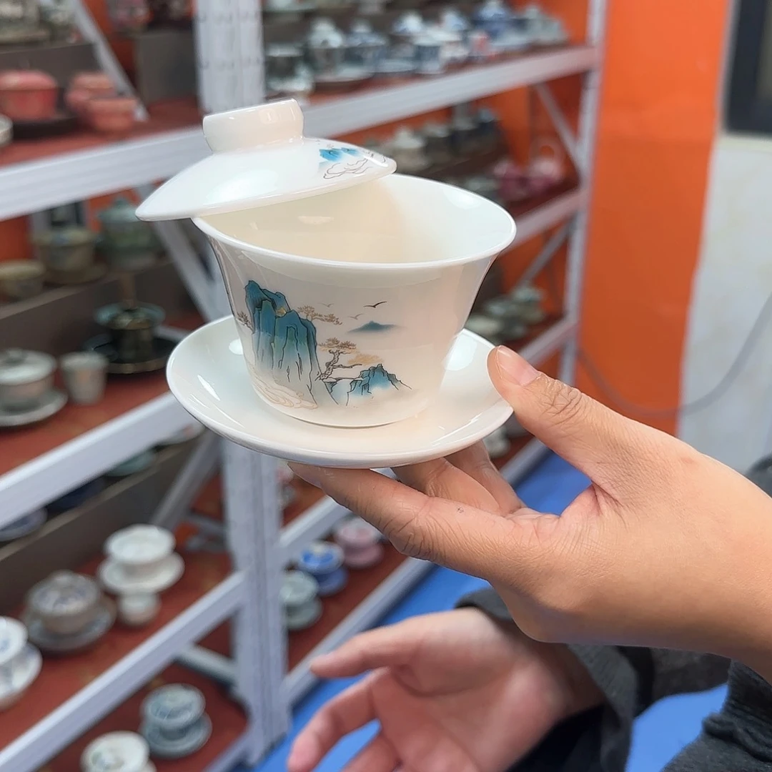 他在这里我很担心她知道