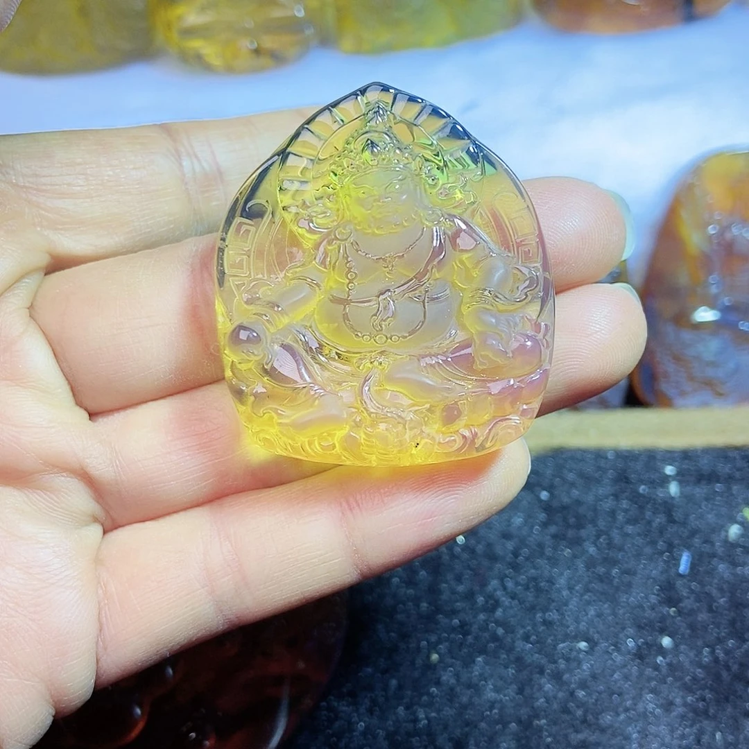 琥珀颈饰未镶嵌黄财神