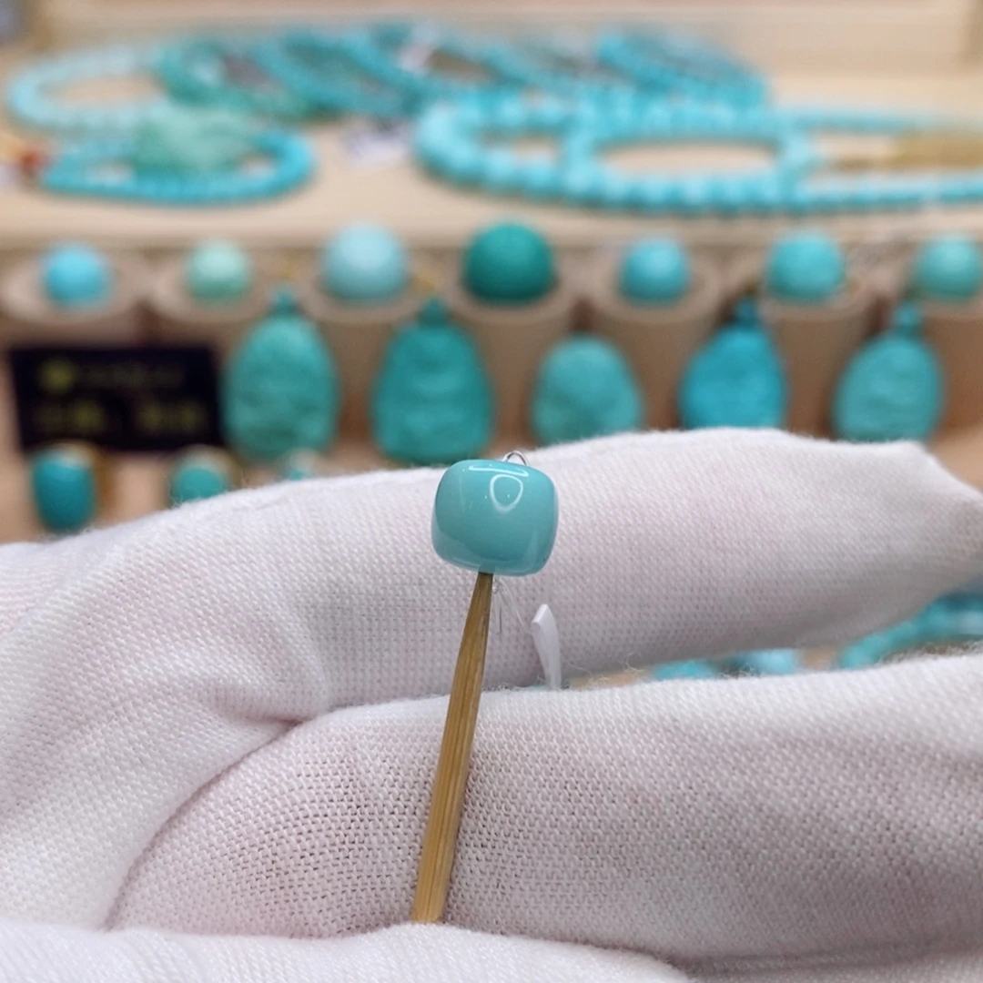 阿***三绿松石未镶嵌珠宝奇石