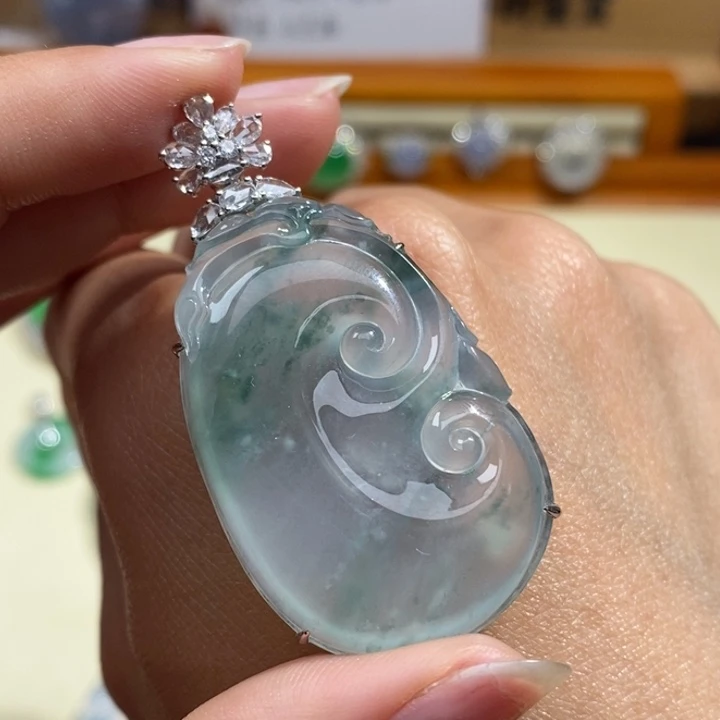 翡翠颈饰18K金镶嵌…