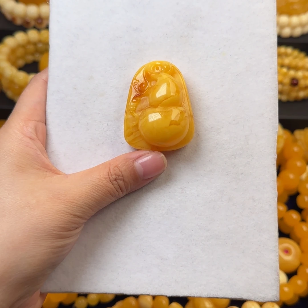 琥珀未镶嵌颈饰葫芦吊坠