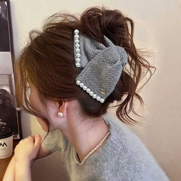 轻奢珠珠三角抓夹女后脑勺发夹高级感大号盘发头饰2025新款鲨鱼夹