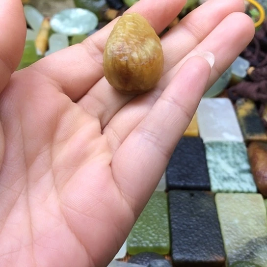 岫玉未镶嵌颈饰岫