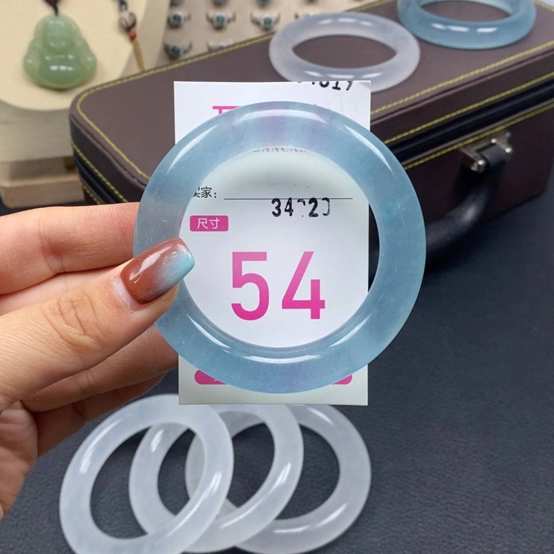 霂***兮石英质玉未镶嵌手镯