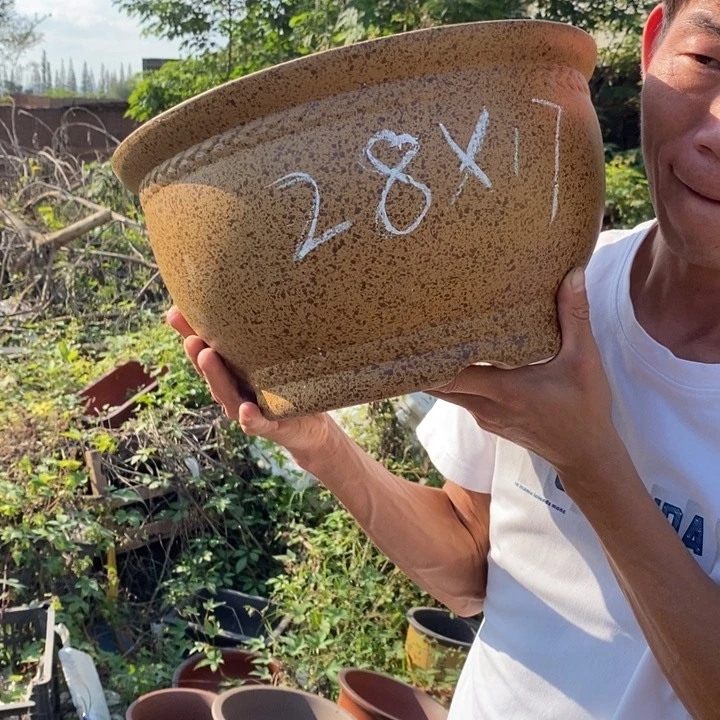 紫砂花盆紫砂艺术学院的学生
