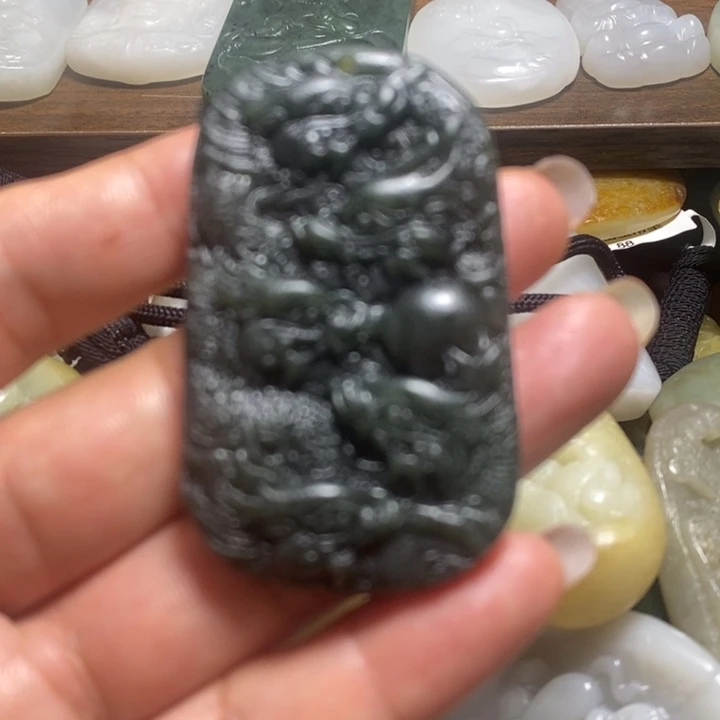 和田玉未镶嵌车挂