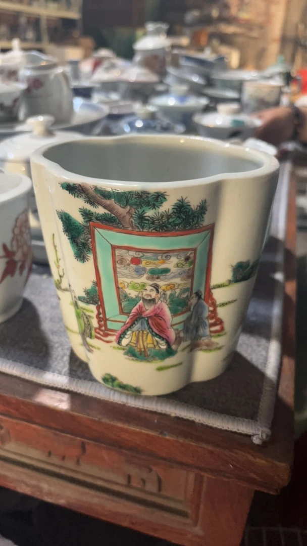 青花釉下彩人物主人杯  80毫升左右