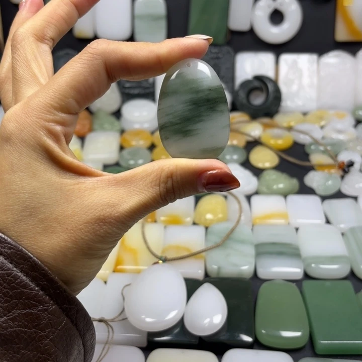 海***鸥石英质玉（金丝玉）未镶嵌颈饰