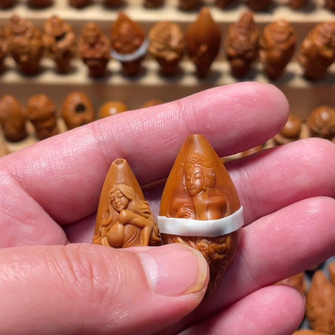 橄榄核吊坠美女2个