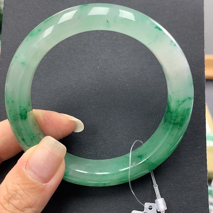 石英质玉手镯未镶嵌比*丘