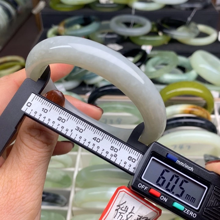 蛇纹石玉未镶嵌手镯738