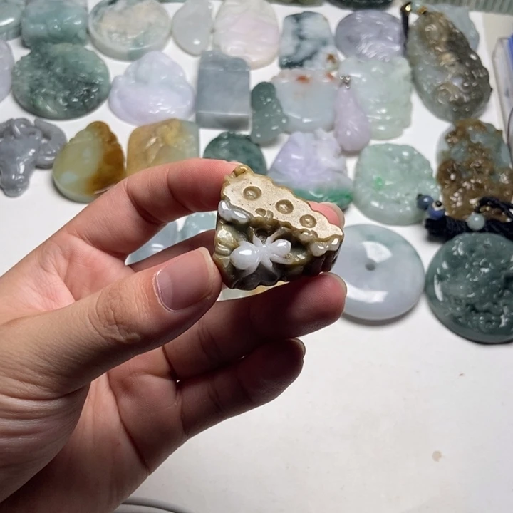颈饰未镶嵌翡翠蚂蚁33