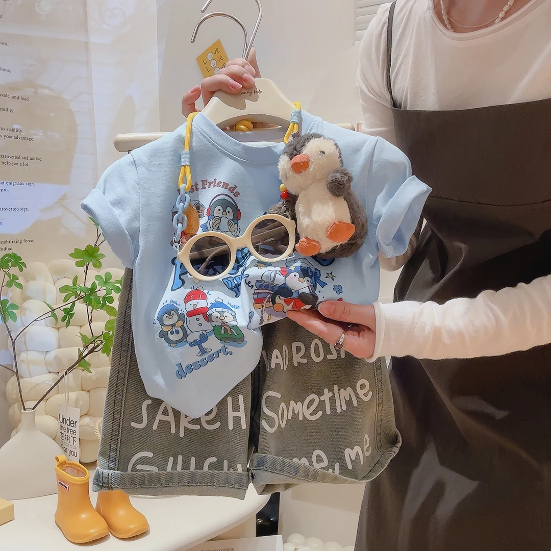 夏季纯棉T恤少儿立体玩偶滑雪的小企鹅印花短袖男女宝通用款