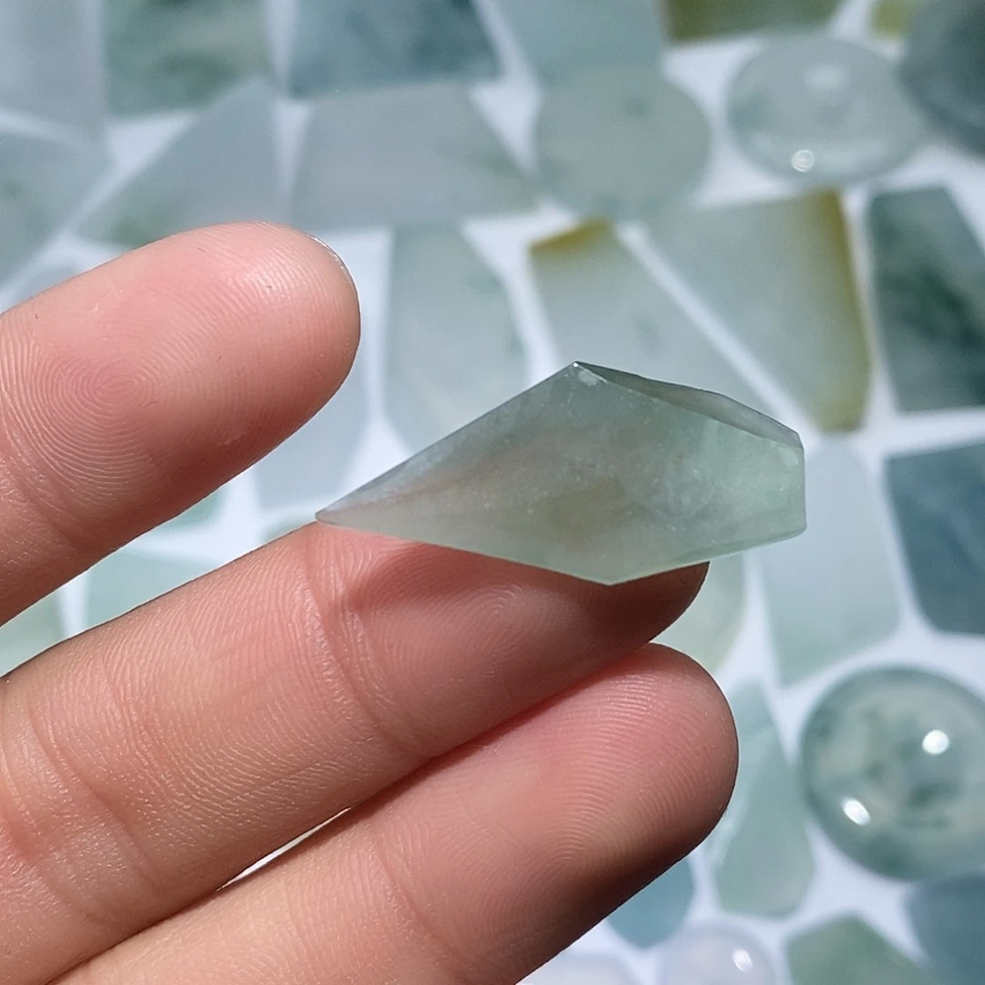 翡翠未镶嵌颈饰5332