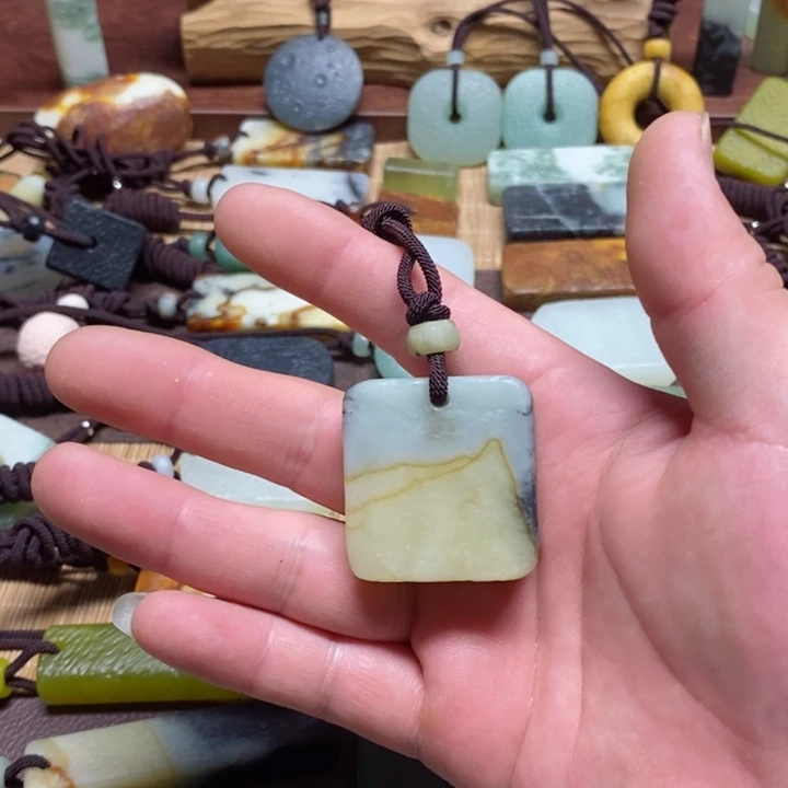 蛇纹石玉挂件未镶嵌闲**记