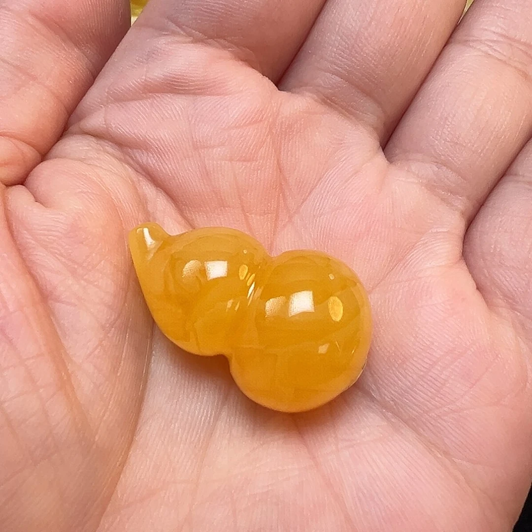 琥珀珠宝奇石未镶嵌白****?