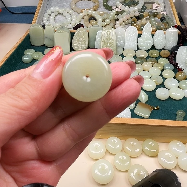 和田玉（糖玉）未镶嵌手链