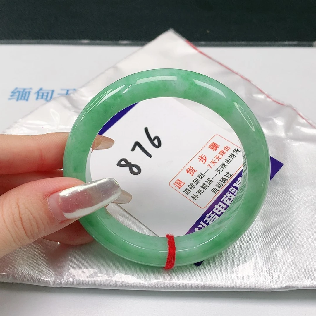 翡翠手镯未镶嵌翡翠手镯