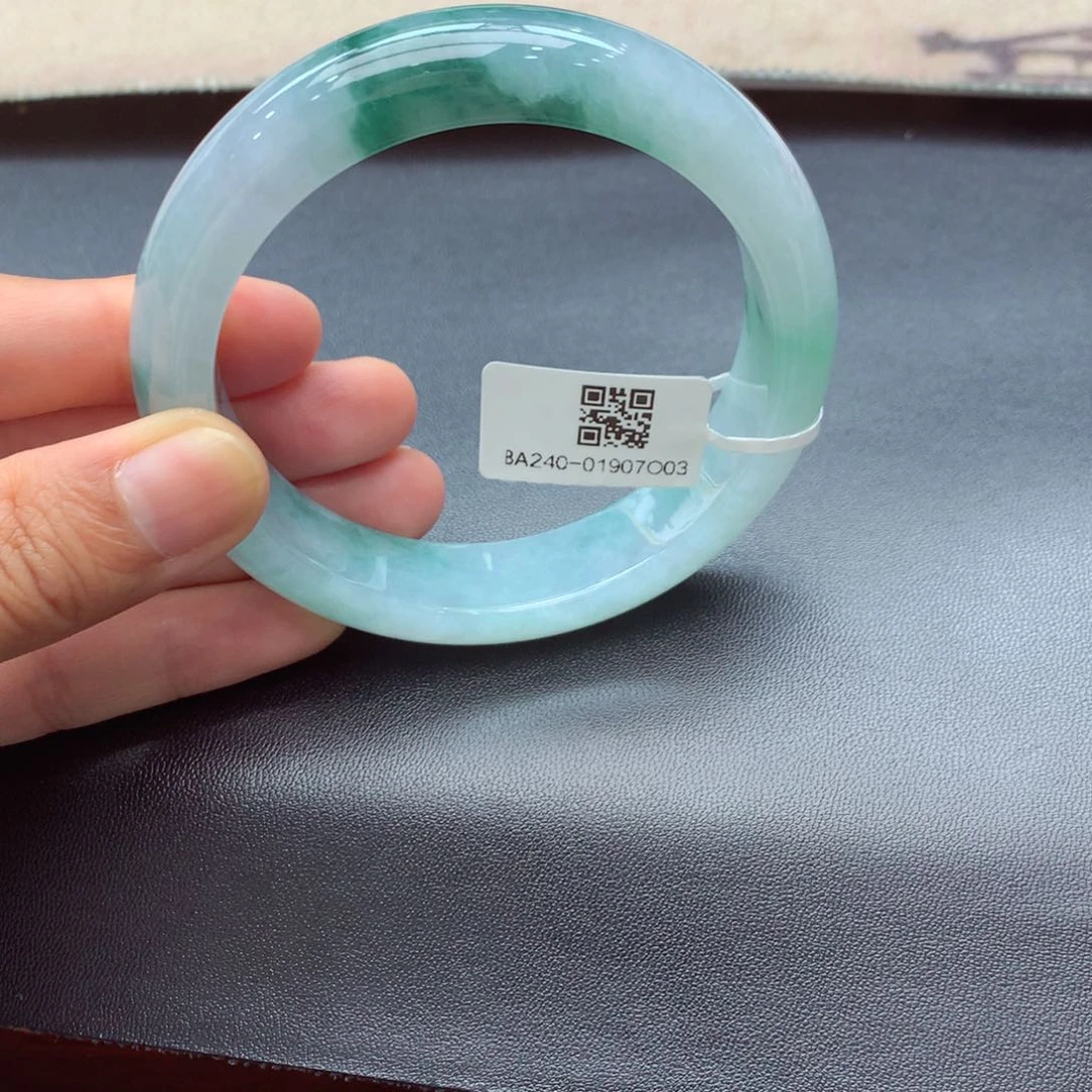 翡翠手镯未镶嵌麦*缅甸翡翠手镯