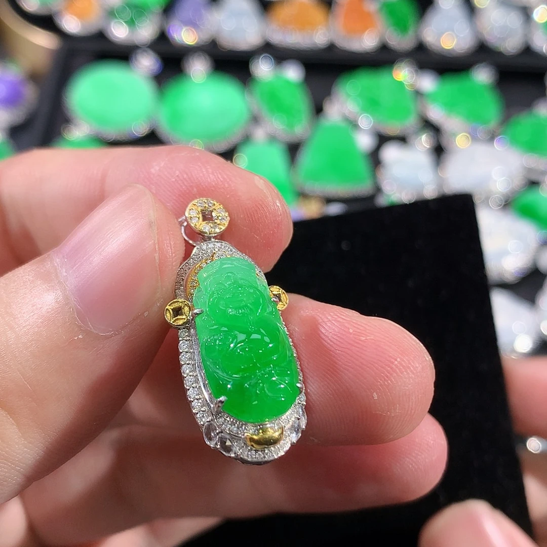 翡翠18K金镶嵌颈饰