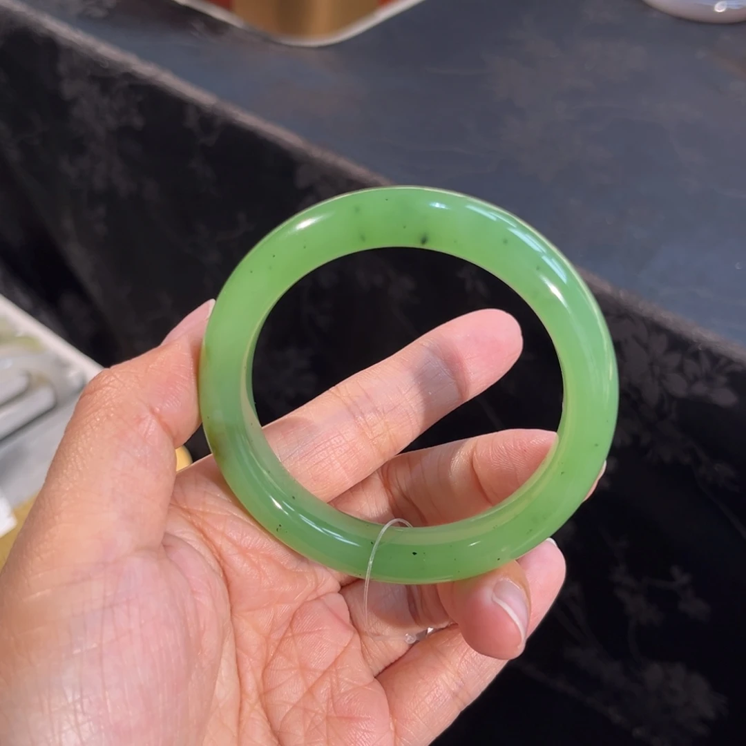 和田玉未镶嵌手镯  「苹果绿」