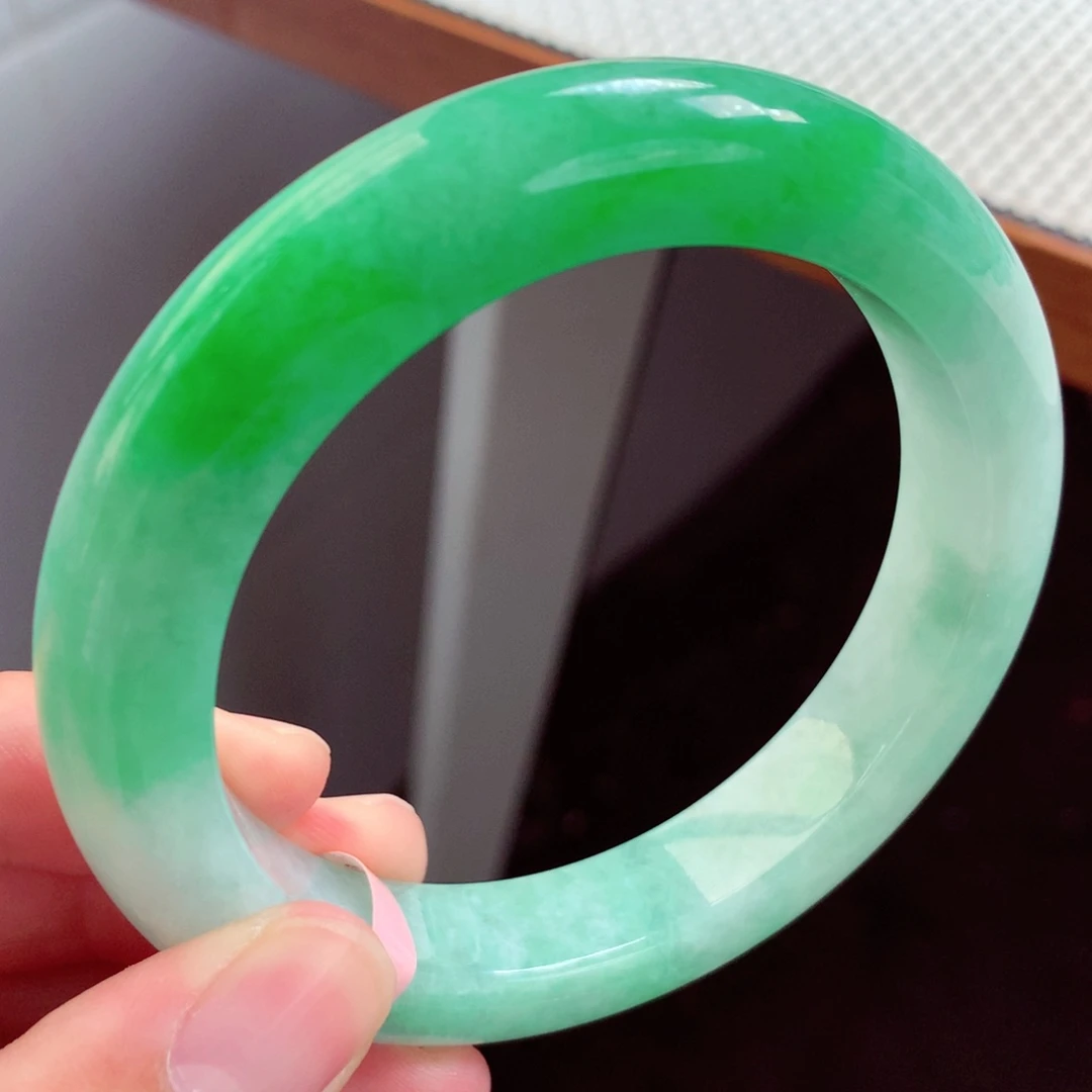 翡翠手镯未镶嵌缅甸翡翠