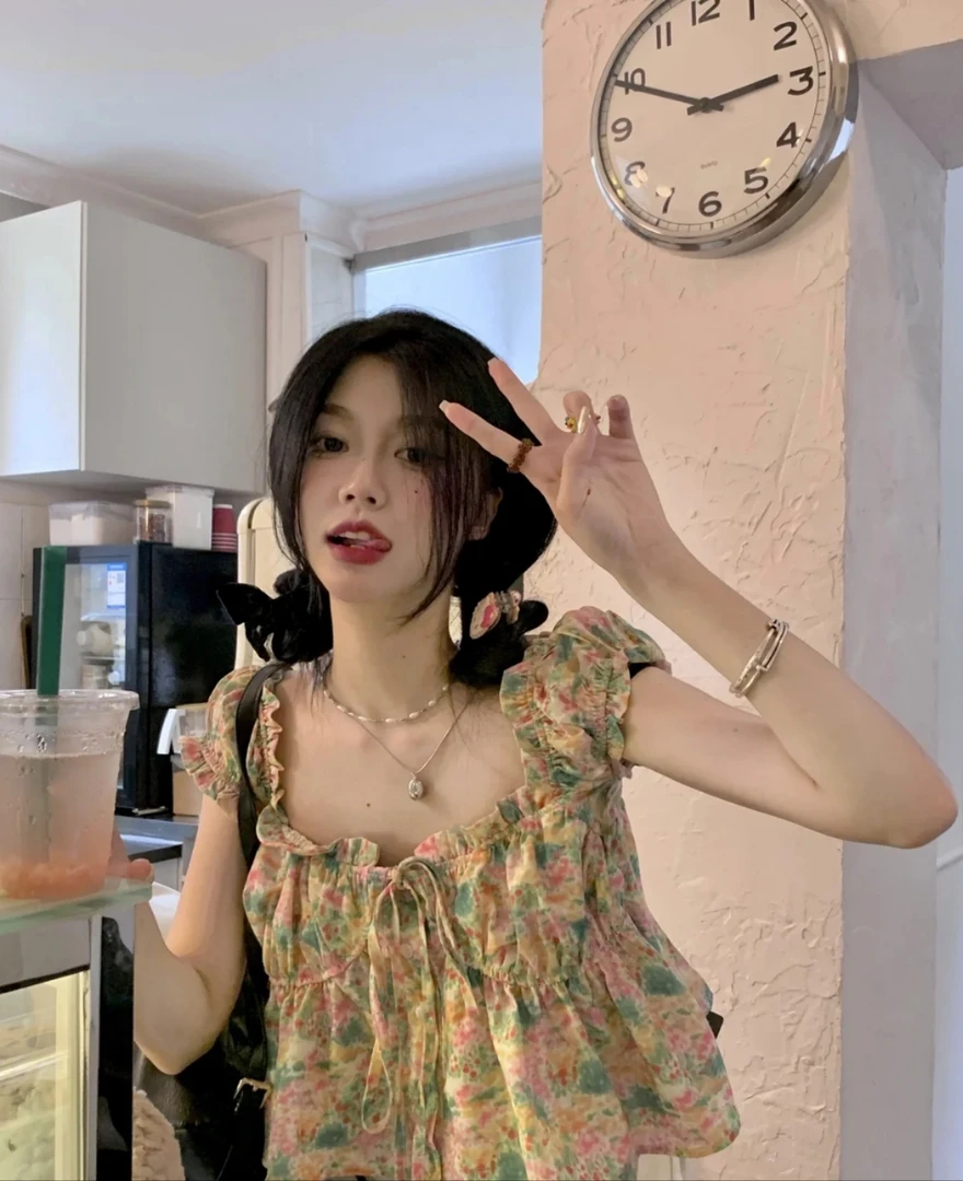 三柒家-猫衣舍工厂直销辣妹显瘦气质百搭设计感上衣夏季