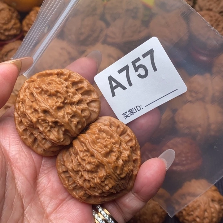 核桃把件白狮子42尺757号