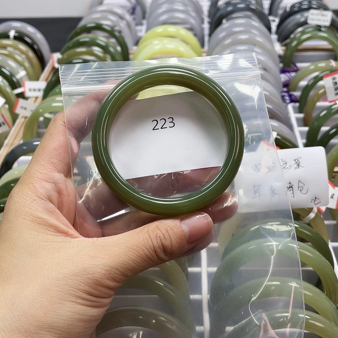 和田玉（糖玉）手镯未镶嵌^***^223圈口57