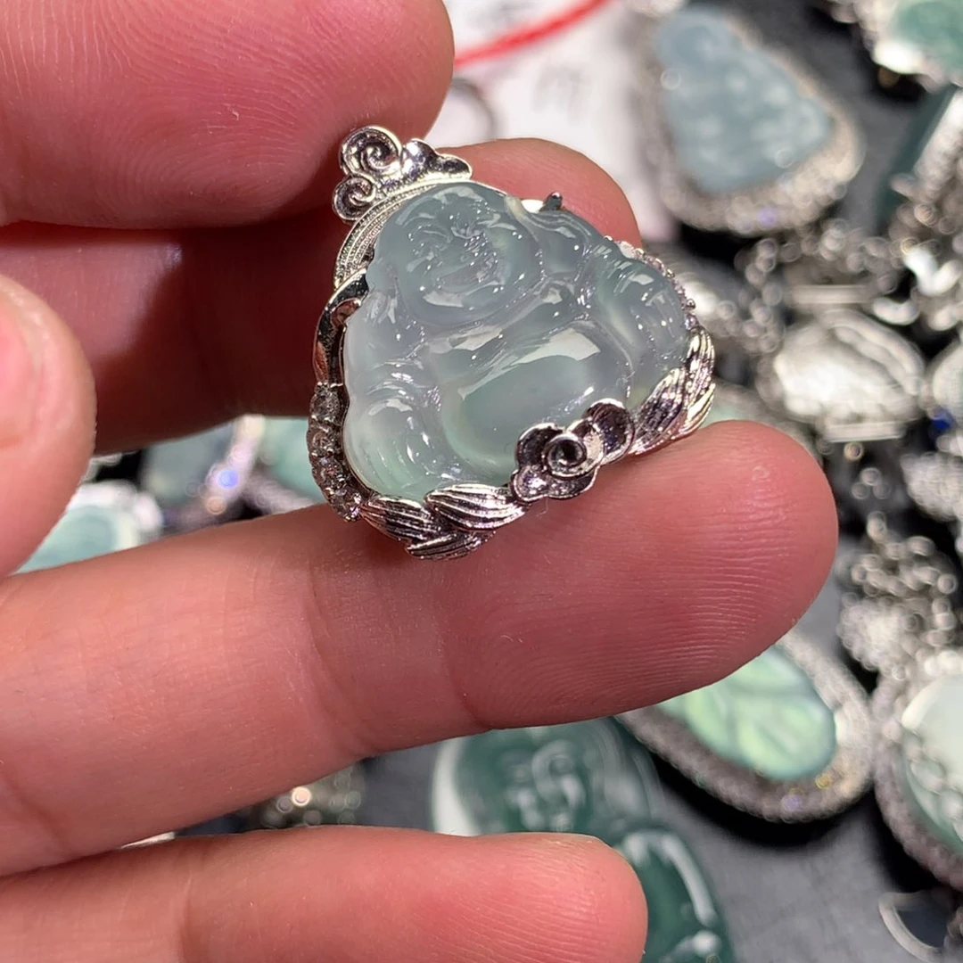 翡翠颈饰未镶嵌佛公