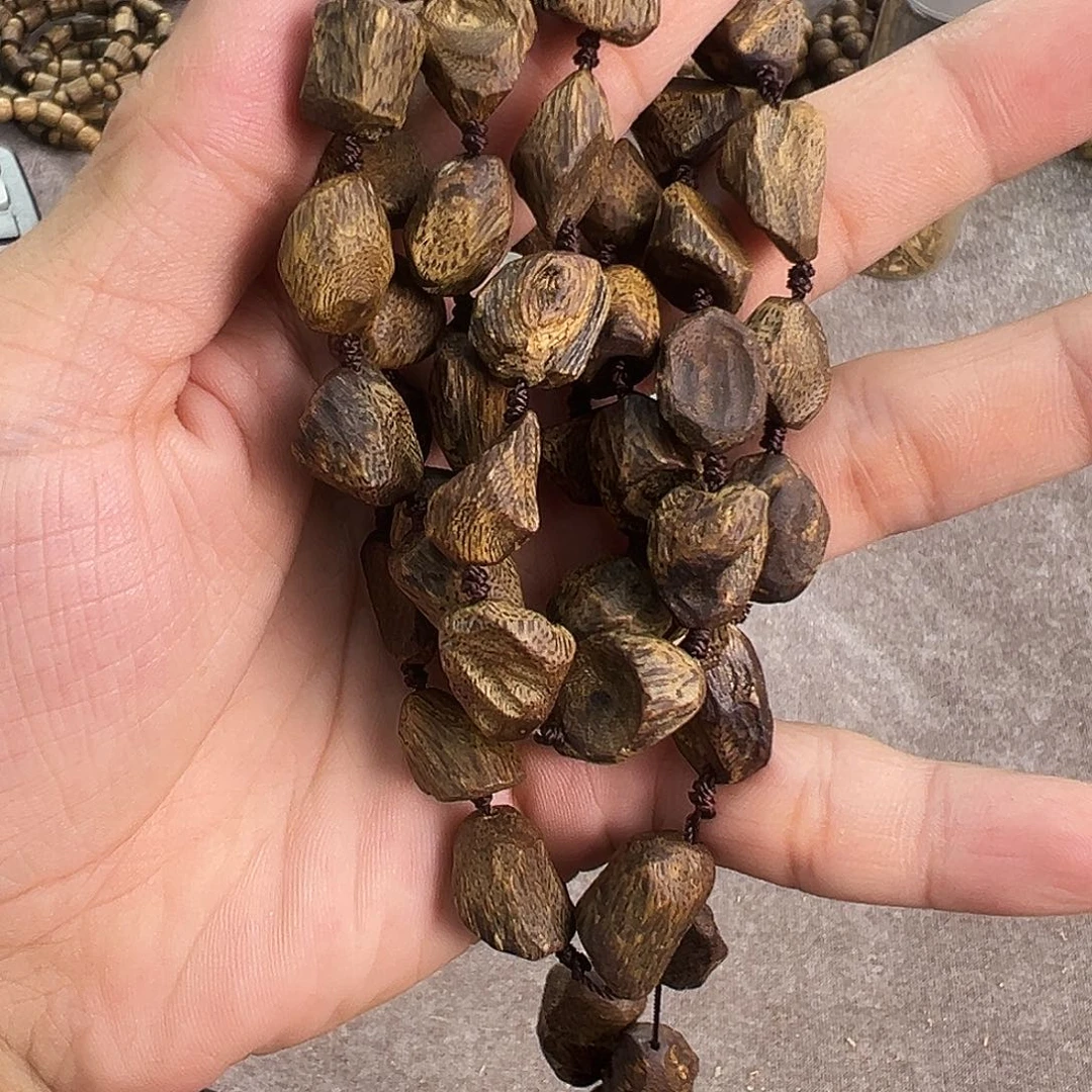 沉香手串永****嬢沉香白棋小树丁多圈沉水多样性发一