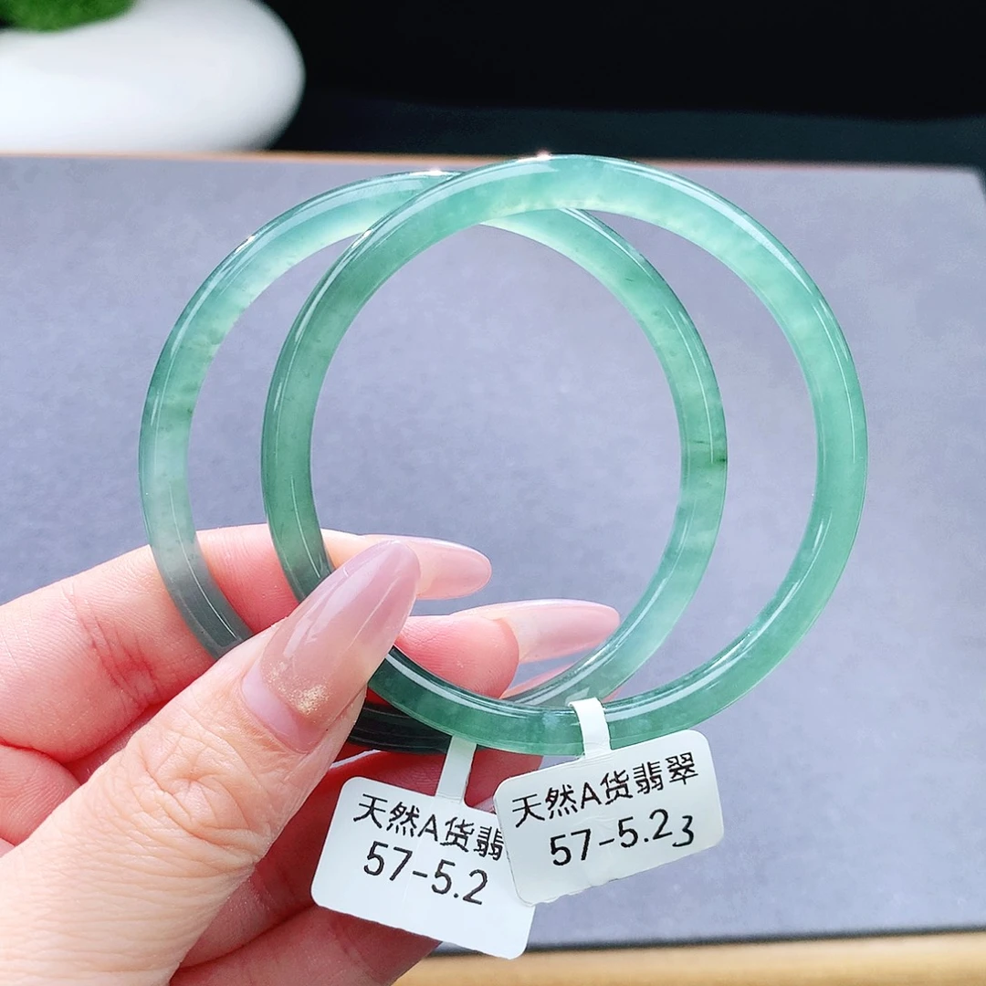 未镶嵌手镯（圆镯）翡翠
