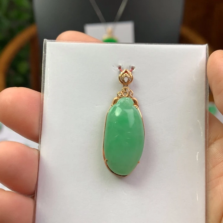 翡翠18K金镶嵌颈饰翡翠翡翠吊坠