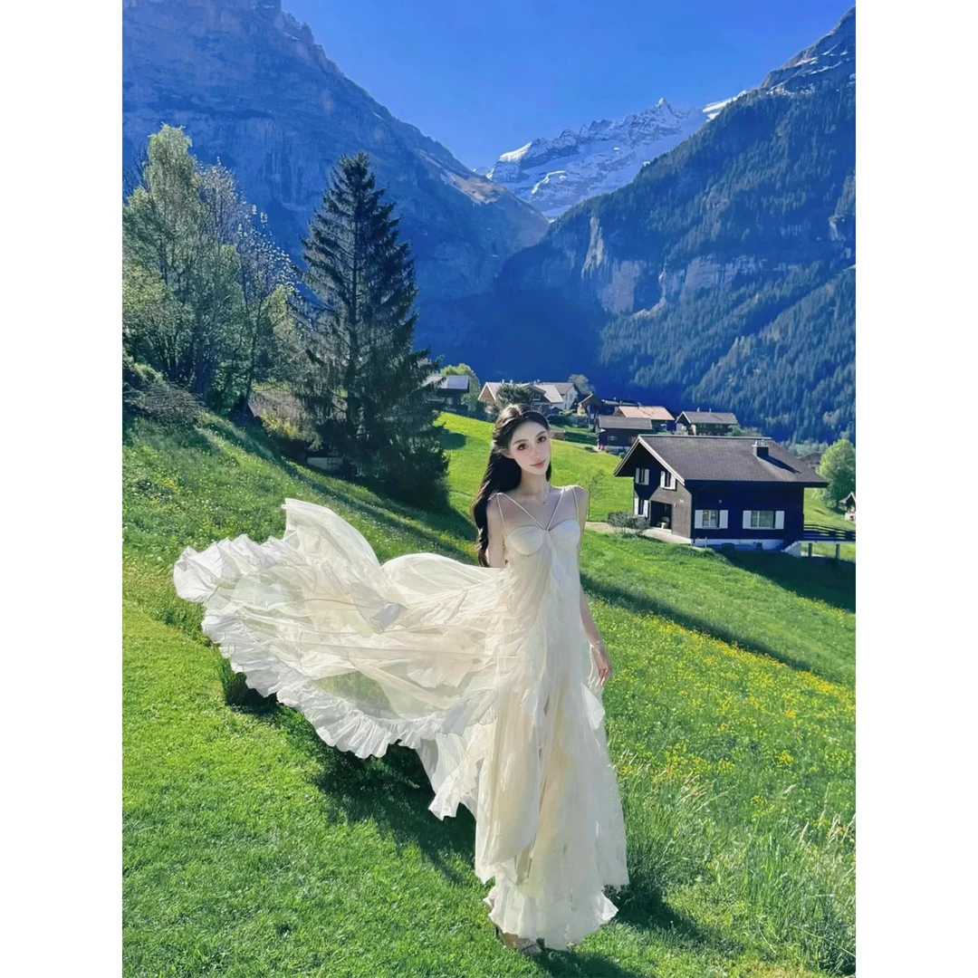 新疆草原旅游穿搭绝美超仙荷叶边吊带连衣裙赛里木湖拍照仙女长裙