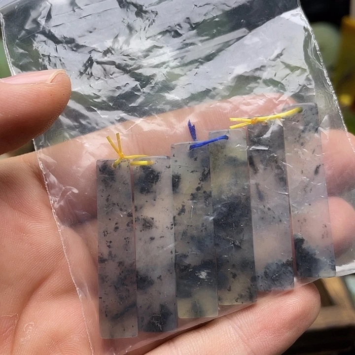 蛇纹石玉挂件未镶嵌洛*