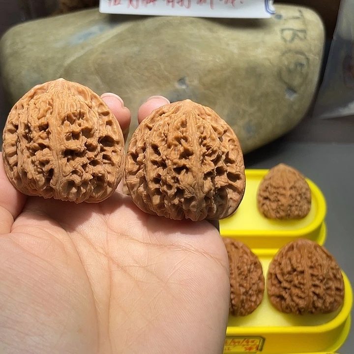 文玩核桃把件6号，43尺全品天残脚