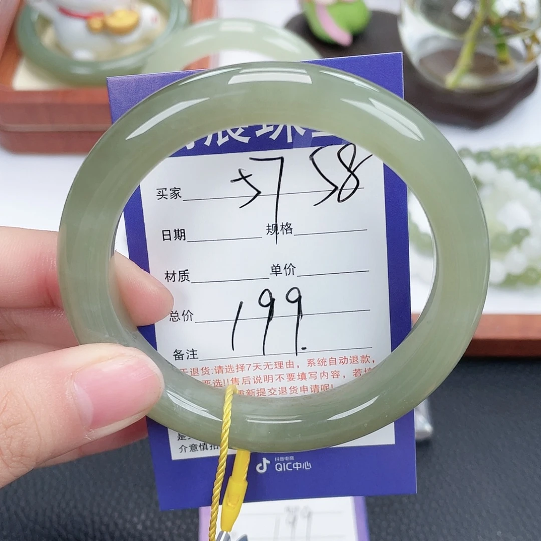 和田玉未镶嵌手镯